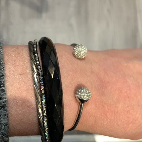 Four bracelets - Picture 3 of 6